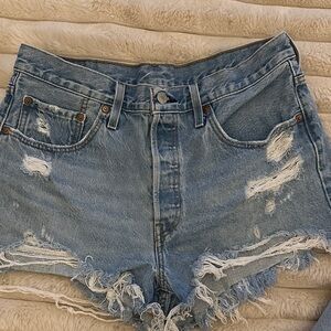 Levi’s 501 high rise denim button fly shorts distressed Levi’s Jean shorts 31